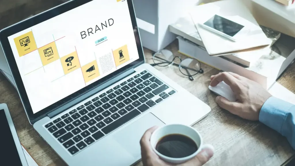 Logo moderno con design minimalista e palette di colori aziendali che rappresentano l'identità del marchio. La parola 'branding' è in primo piano, simbolizzando l'importanza della strategia di branding.